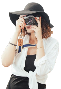 Women taking photos in the desert safari trip